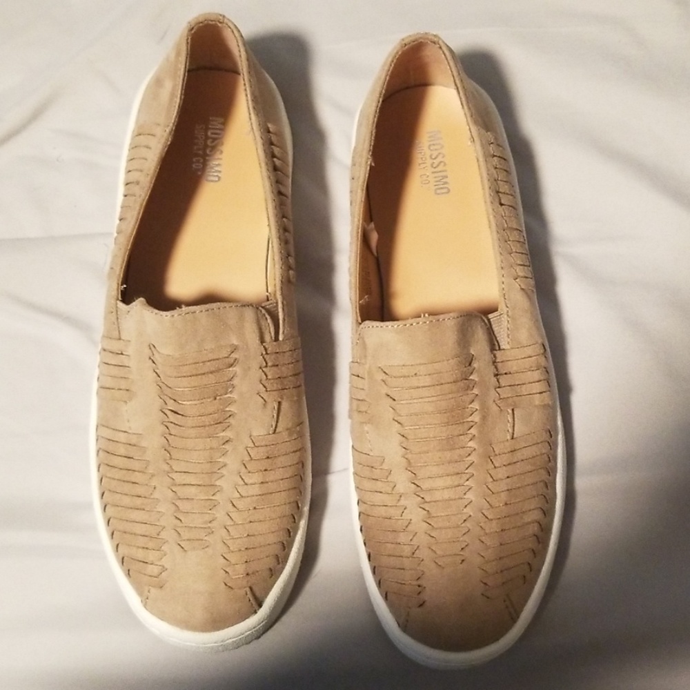 Mossimo tan fashion sneakers